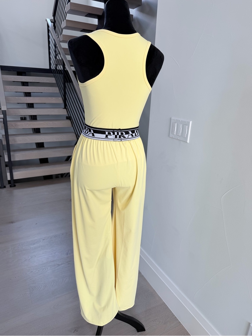 Yellow Top with Wide Leg Pants with pockets size S - Picture 6 of 6